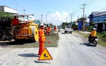 SỚM KHẮC PHỤC MẶT ĐƯỜNG BỊ OẰN LÚN, HƯ HỎNG TRÊN TUYẾN QUỐC LỘ 91 VÀ QUỐC LỘ 80