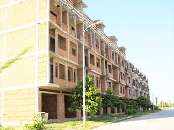 Chuyển động đất nền cuối năm