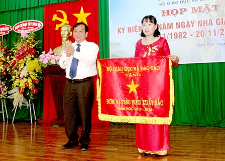 Nỗ lực phấn đấu đưa sự nghiệp giáo dục
ngày càng phát triển