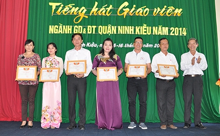 Nhiều hoạt động chào mừng 20-11