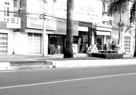 Dải phân cách
dành cho người đi đường trên đường 3 Tháng 2
đã thông thoáng