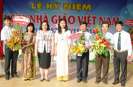 Rộn ràng kỷ niệm Ngày Nhà giáo Việt Nam