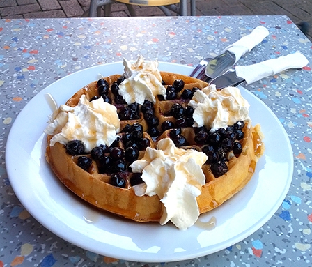 Waffle và ký ức bánh kẹp tổ ong quê nhà