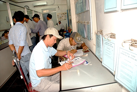 Gia hạn đổi giấy phép lái xe ô tô đến cuối năm 2015