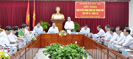 Tập trung xây dựng hệ thống chính trị trong sạch vững mạnh, thực hiện thắng lợi Nghị quyết Đại hội Đảng bộ thành phố nhiệm kỳ 2010-2015