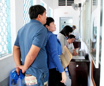 NGƯỜI DÂN AN TÂM CHUYỂN ĐỔI GIẤY PHÉP LÁI XE