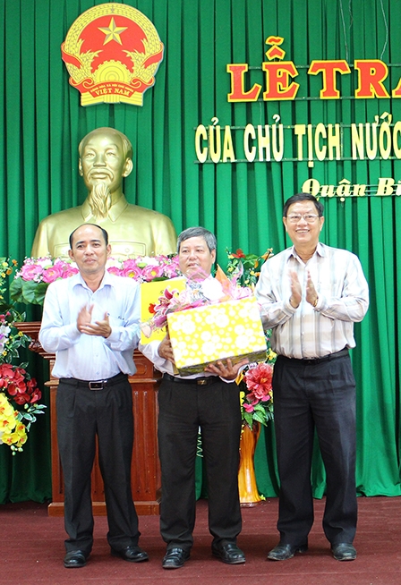 Chủ tịch nước Trương Tấn Sang gởi thư
khen ngợi thầy giáo Lê Trung Sứng