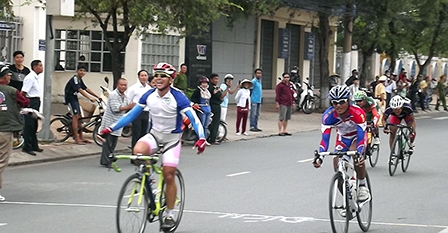 Lê Văn Động giành áo vàng