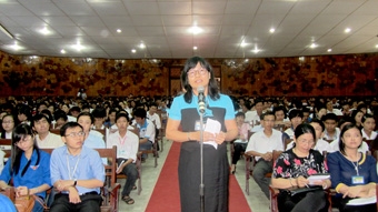 Đoàn đại biểu Quốc hội thành phố Cần Thơ
tiếp xúc cử tri tại Trường Đại học Cần Thơ