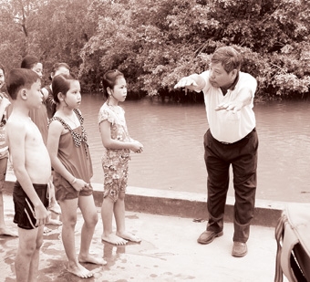 Thầy bơi miệt vườn