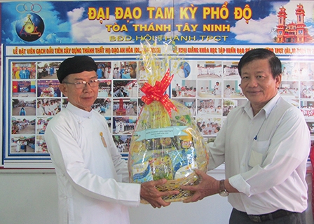 Chúc mừng các chức sắc, chức việc, tín đồ
đạo Cao Đài nhân kỷ niệm 90 năm khai sáng đạo