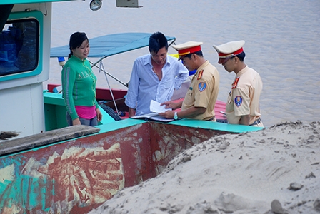 Kịp thời xử lý khai thác cát, sỏi trái phép