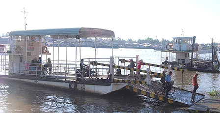 Đơn vị kinh doanh vận tải đường thủy nội địa hành khách theo tuyến cố định phải lắp đặt thiết bị nhận dạng tự động