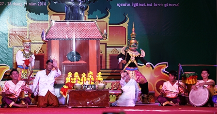 Hội nhập bằng văn hóa truyền thống