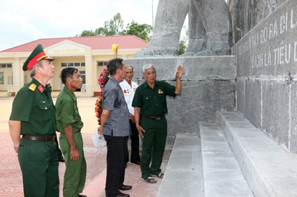 Chuyện về những anh hùng bình dị