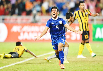 Thái Lan đã chạm tay vào cúp