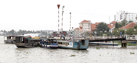 Quy định về niên hạn sử dụng của phương tiện thủy nội địa 
và phương tiện thủy được phép nhập khẩu