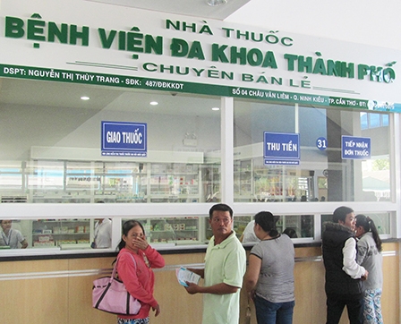 Thanh toán tiền mua thuốc đặc trị
viêm gan virus C, nhiều vướng mắc
