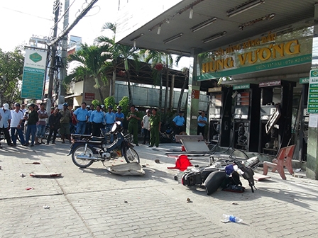 Nổ cây xăng 4 người bị thương