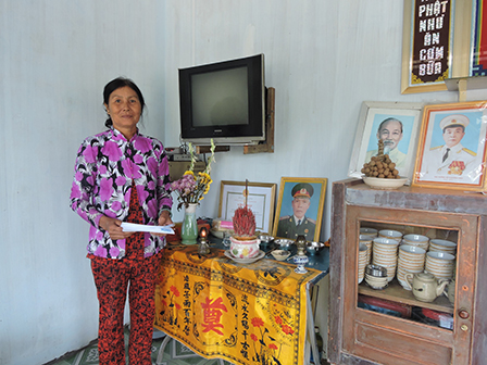 Trao tiền từ thiện