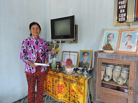 Trao tiền từ thiện