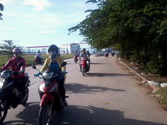 NÂNG CAO Ý THỨC TỰ GIÁC CHẤP HÀNH PHÁP LUẬT VỀ ĐẢM BẢO AN TOÀN GIAO THÔNG CHO SINH VIÊN