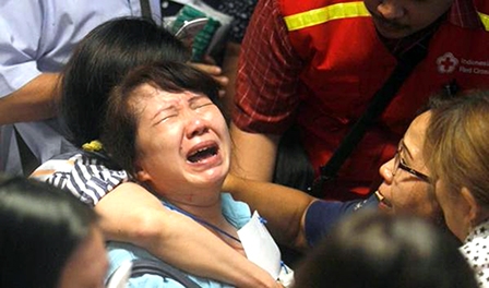 Tìm thấy nhiều thi thể và mảnh vỡ của máy bay QZ8501