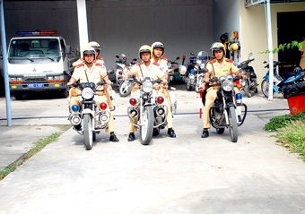 TRIỂN KHAI ĐỒNG BỘ CÁC BIỆN PHÁP ĐẢM BẢO TRẬT TỰ ATGT DỊP CUỐI NĂM  VÀ TẾT NGUYÊN ĐÁN ẤT MÙI 2015