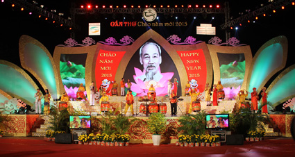 Rộn ràng khúc ca
Cần Thơ chào năm mới