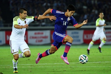 Yoshinori Muto   “át chủ bài” mới của tuyển Nhật Bản