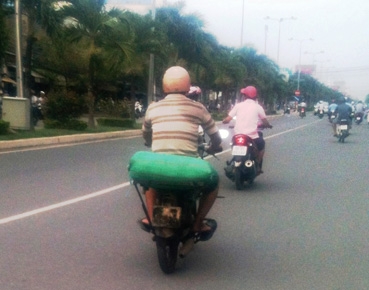 Hiểm họa giao thông 
  với xe gắn máy quá “đát”