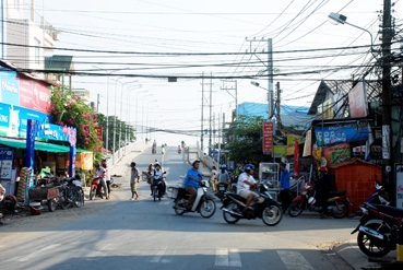 Sớm lắp đèn cảnh báo giao thông tại dốc cầu Cái Răng Bé