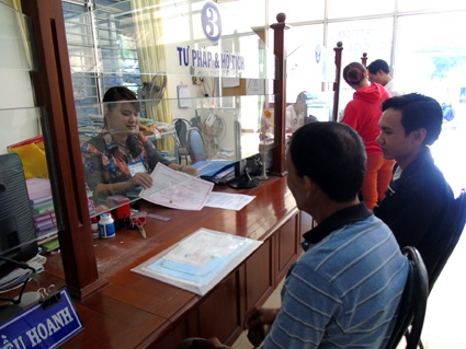 XÂY DỰNG ĐẢNG BỘ 
TRONG SẠCH VỮNG MẠNH