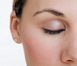 Nhắm mắt giúp nhớ lại thông tin hiệu quả hơn