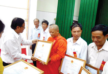 អ្នកបំផុសឡើងវិញចលនារៀនសូត្រជូនភូមិស្រុក