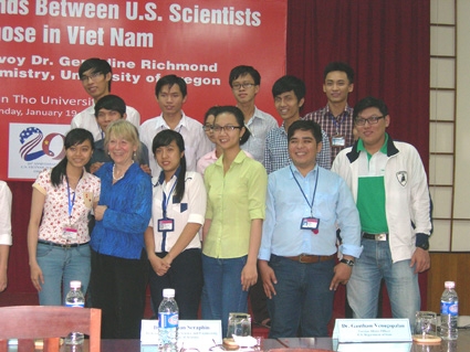 KẾT NỐI NHÀ KHOA HỌC HOA KỲ VÀ VIỆT NAM 
TRONG HỢP TÁC NGHIÊN CỨU KHOA HỌC