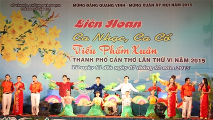 Khai mạc Liên hoan Ca nhạc, ca cổ, tiểu phẩm xuân năm 2015
