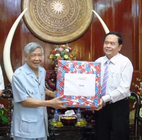 NGUYÊN TỔNG BÍ THƯ LÊ KHẢ PHIÊU THĂM VÀ CHÚC TẾT
BAN CHỈ ĐẠO TÂY NAM BỘ, LÃNH ĐẠO THÀNH PHỐ CẦN THƠ