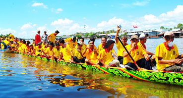 មានចំណុចថ្មីជាច្រើនក្នុង "សមោសរ ៣
ជនជាតិកិញ ខ្មែរ ចិន" នៅខេត្តកាម៉ាវ