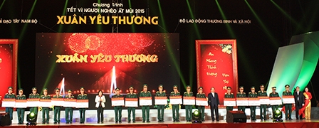 Nhiều hoạt động hỗ trợ Tết cho gia đình
chính sách, chiến sĩ và người dân nghèo