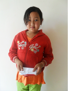 Trao tiền từ thiện