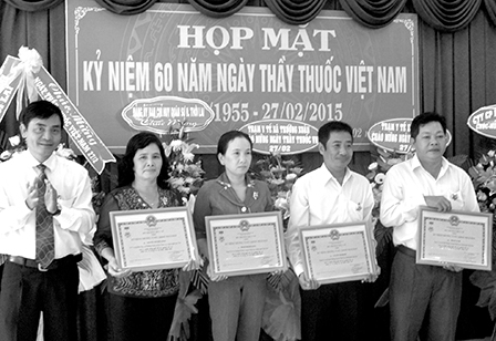 Chủ tịch nước gặp mặt thầy thuốc tiêu biểu toàn quốc