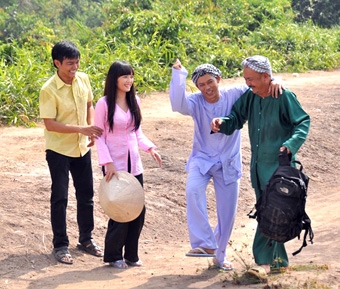 Tiếng cười hồn hậu của “Ra giêng anh cưới em”