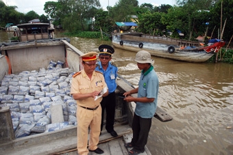 SỚM QUY HOẠCH MỞ VÀ CẤP PHÉP HOẠT ĐỘNG BẾN KHÁCH NGANG SÔNG, PHỤC VỤ NHU CẦU NGƯỜI DÂN