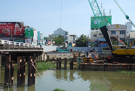 Kiểm tra phương án điều tiết đảm bảo giao thông đường thủy công trình thi công cầu Nhị Kiều