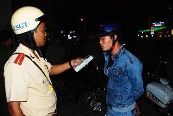 Tước giấy phép lái xe 231 trường hợp điều khiển 
phương tiện vi phạm nồng độ cồn