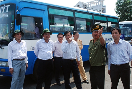 Khẩn trương thực hiện một số giải pháp đảm bảo trật tự 
an toàn giao thông, chống ùn tắc giao thông