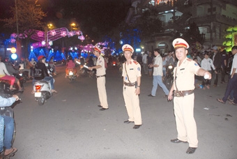 TRIỂN KHAI CÔNG TÁC ĐẢM BẢO TRẬT TỰ AN TOÀN GIAO THÔNG NĂM 2015