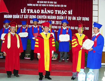 Thêm 41 học viên cao học nhận bằng thạc sĩ ngành xây dựng