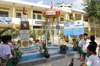 Khánh thành mô hình tích hợp cột mốc chủ quyền Trường Sa và nhà giàn DK